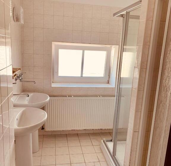 Családi Szoba Közös Fürdővel, Franz