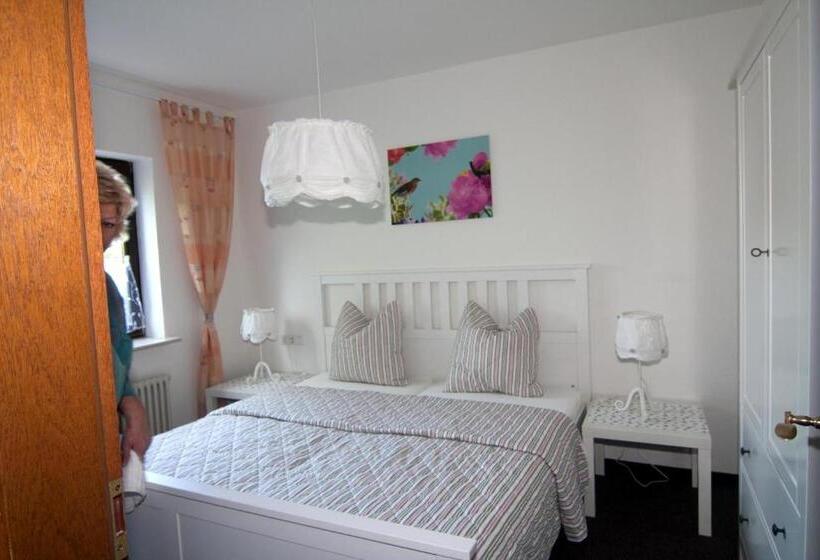 דירת משפחה, Kastanienhof Apartment