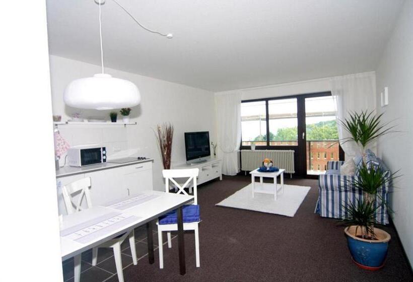 דירת משפחה, Kastanienhof Apartment