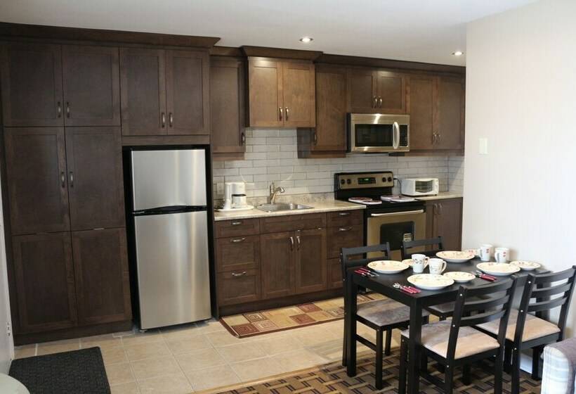 جناح عائلي, Park Place Motel & Suites