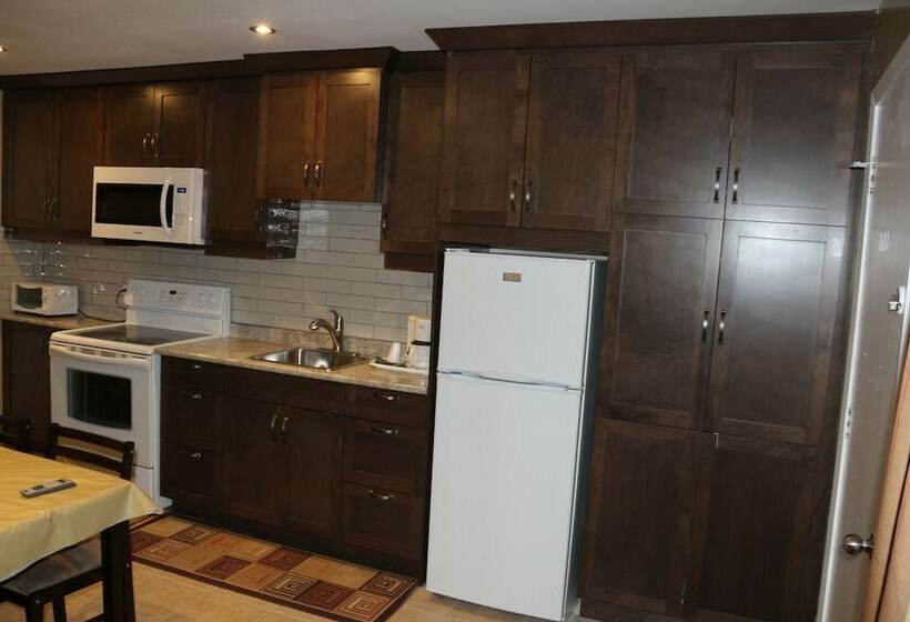 جناح عائلي, Park Place Motel & Suites