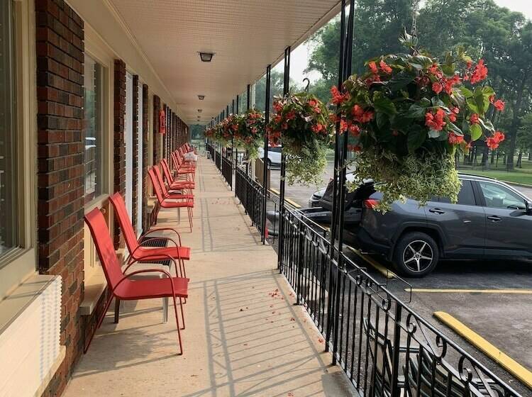 جناح عائلي, Park Place Motel & Suites