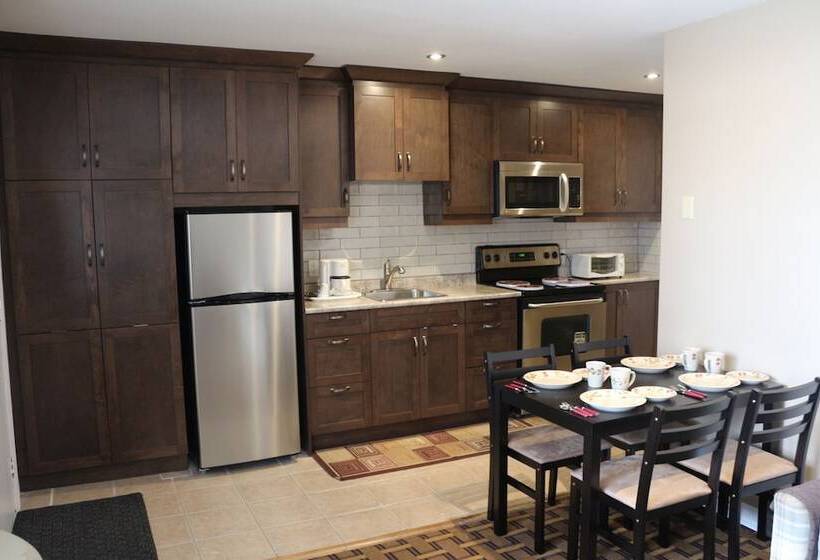 جناح عائلي, Park Place Motel & Suites