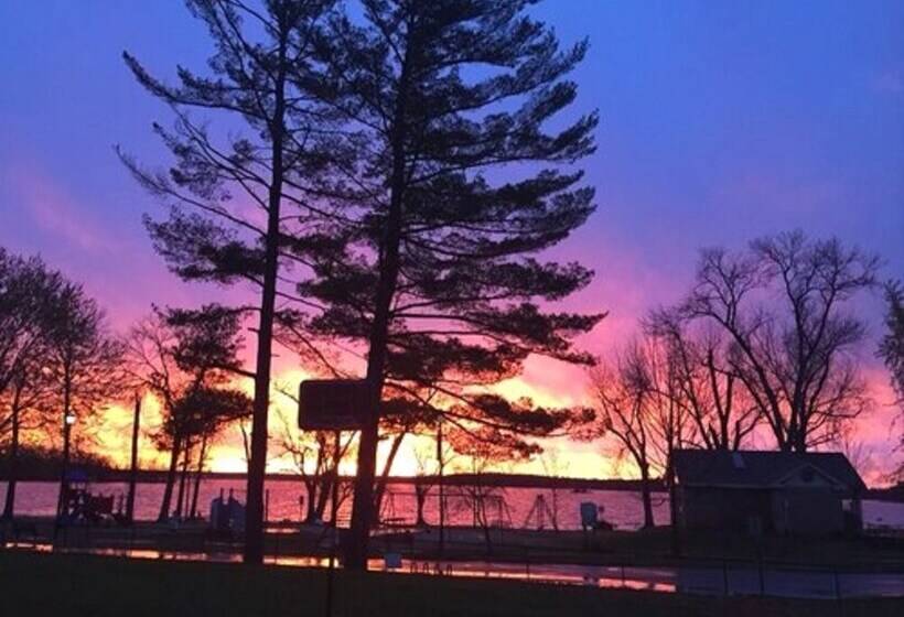 جناح عائلي, Park Place Motel & Suites