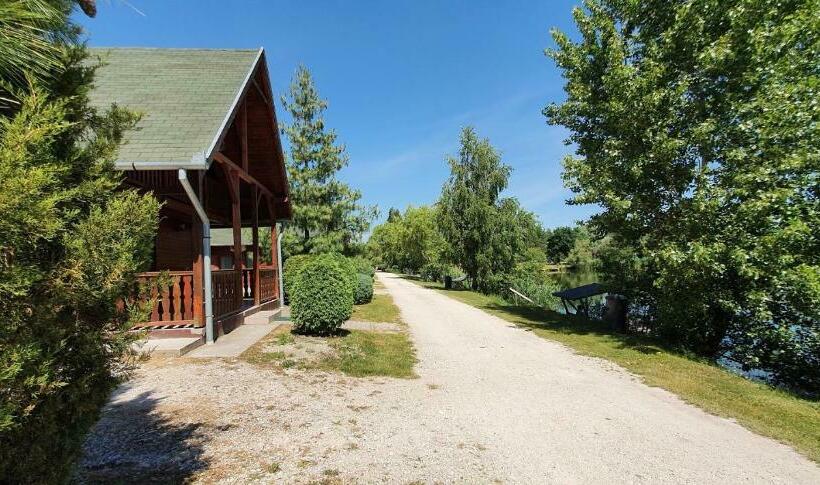 ３ベッドルームスタンダードバンガロー, Sárberki Horgásztó