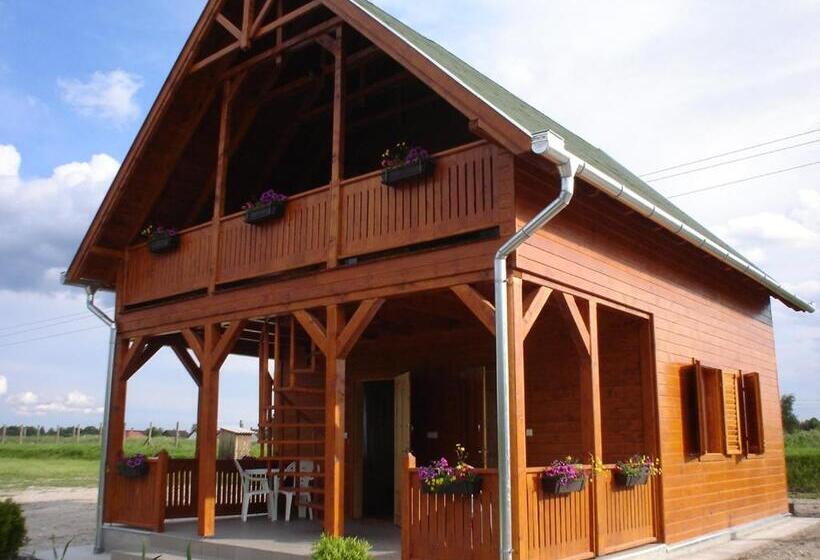 バルコニー付き１ベッドルームアパートメント, Sárberki Horgásztó