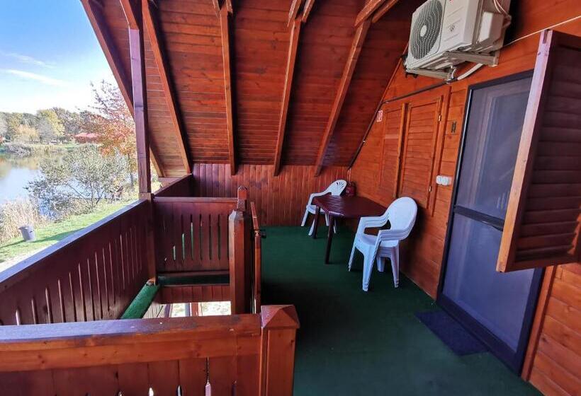 バルコニー付き１ベッドルームアパートメント, Sárberki Horgásztó