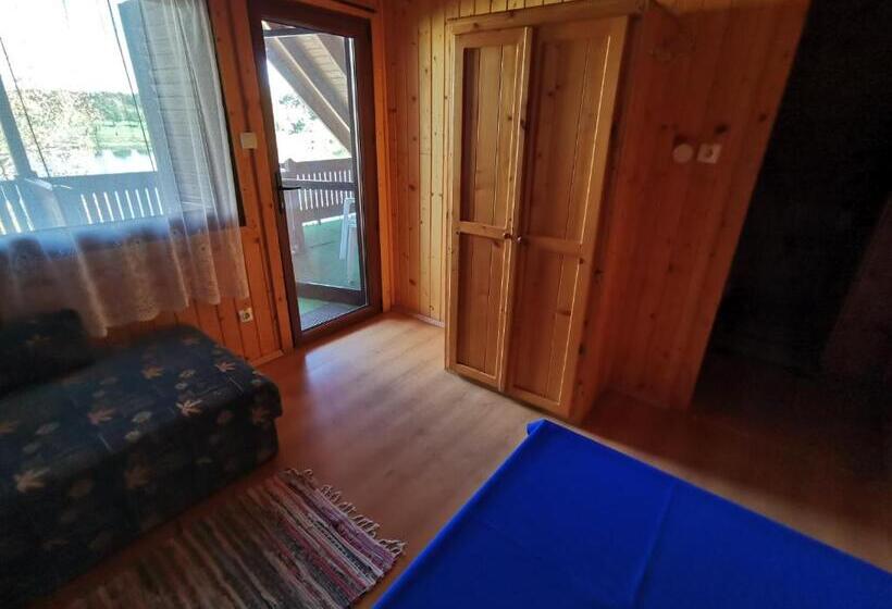 バルコニー付き１ベッドルームアパートメント, Sárberki Horgásztó