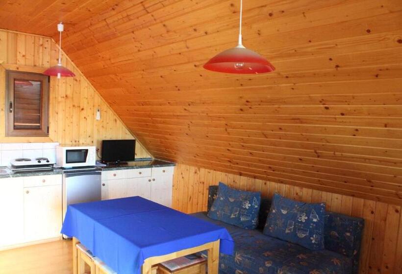 バルコニー付き１ベッドルームアパートメント, Sárberki Horgásztó