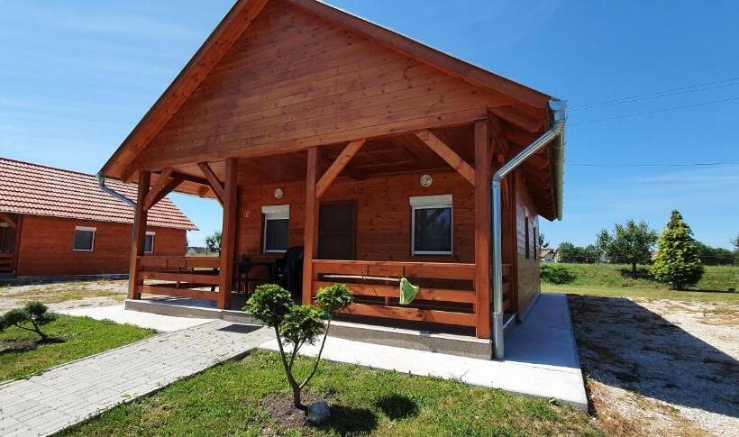 デラックスバンガロー, Sárberki Horgásztó