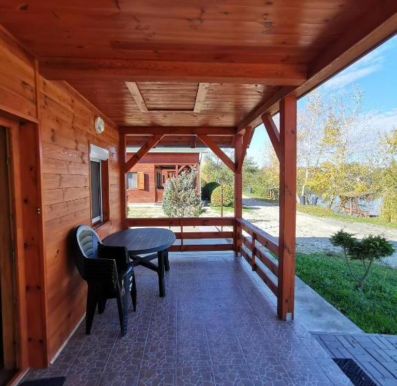 デラックスバンガロー, Sárberki Horgásztó