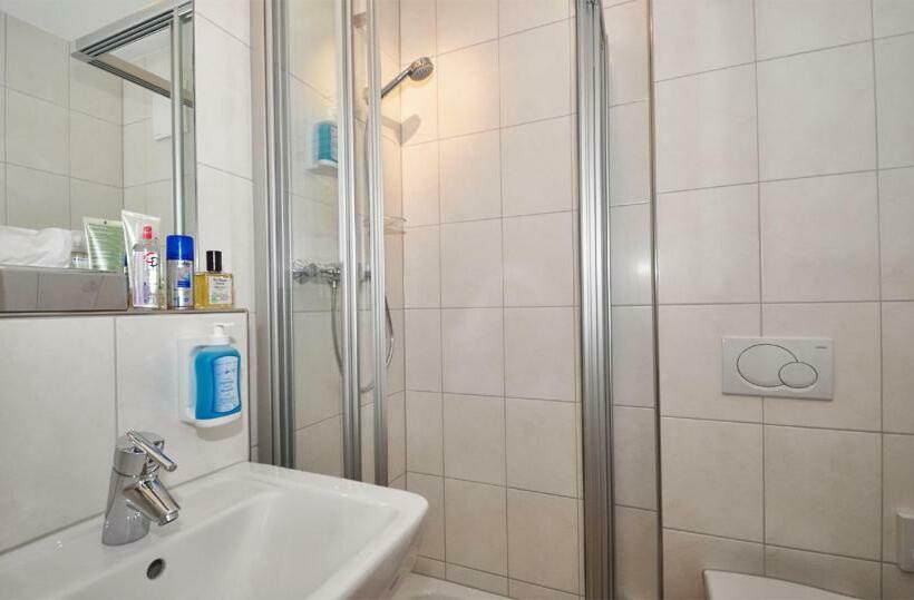 스탠다드 룸, Zellers Pension