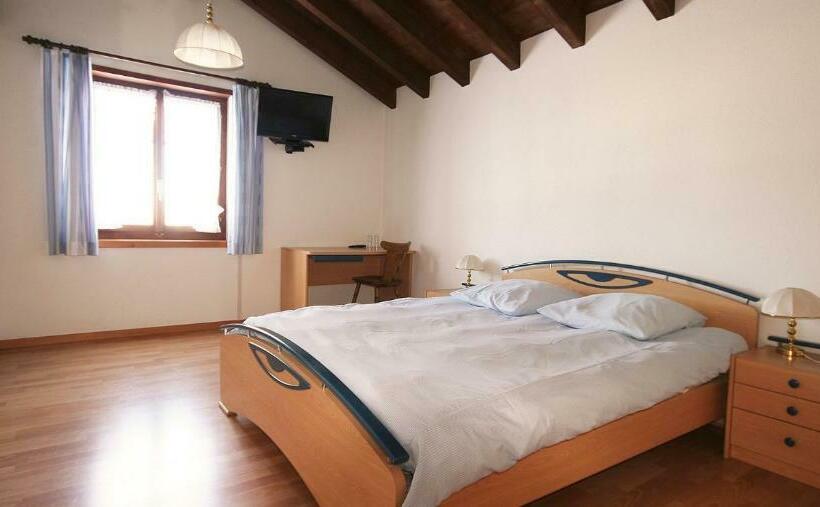 スタンダードルーム, Le Cerneux Au Maire