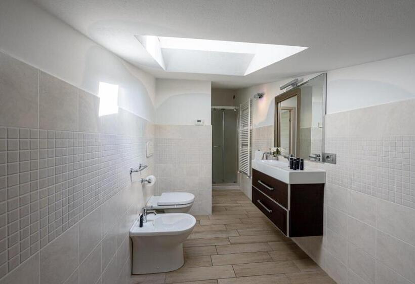 带4个卧室的公寓, Bellagio Village  4 Apartments By The Lake   Seasonal Warm Pool And Sauna