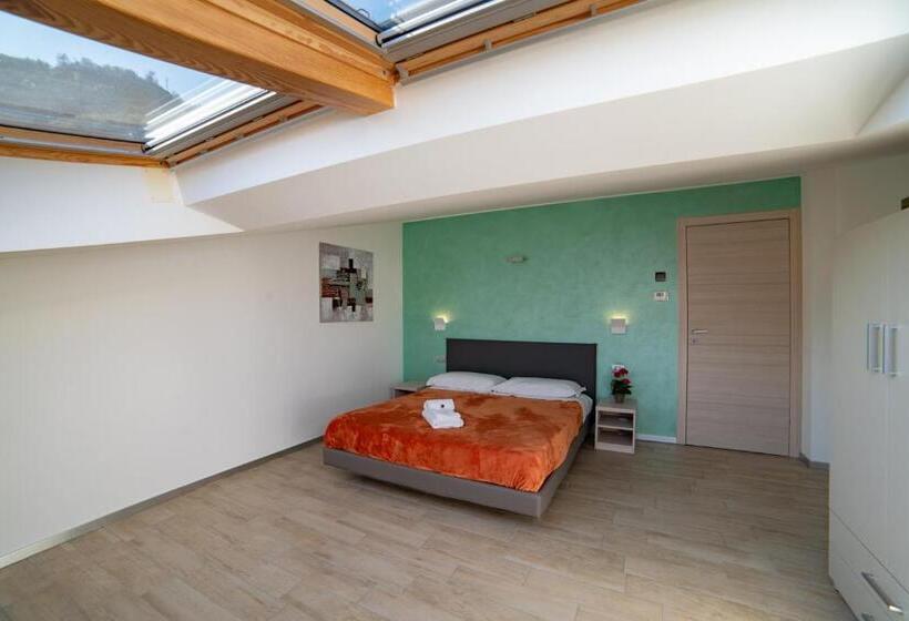 شقة 4 غرف, Bellagio Village  4 Apartments By The Lake   Seasonal Warm Pool And Sauna