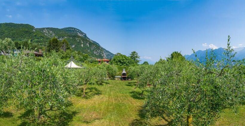 Апартаменты 2 Спальни, Bellagio Village  4 Apartments By The Lake   Seasonal Warm Pool And Sauna