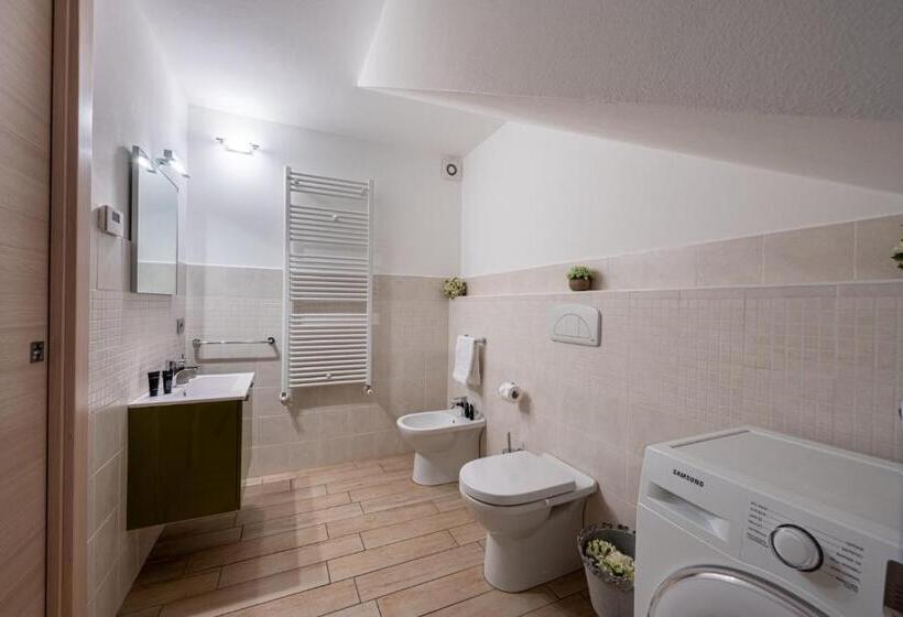 ２ベッドルームアパートメント, Bellagio Village  4 Apartments By The Lake   Seasonal Warm Pool And Sauna