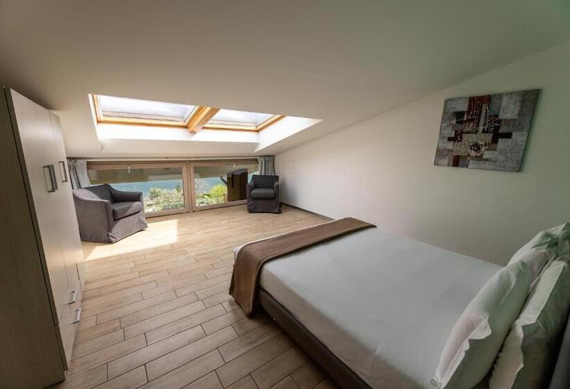 带4个卧室的公寓, Bellagio Village  4 Apartments By The Lake   Seasonal Warm Pool And Sauna