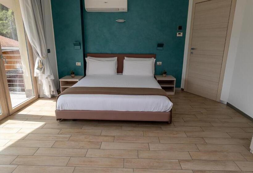 Апартаменты Deluxe 3 Спальни, Bellagio Village  4 Apartments By The Lake   Seasonal Warm Pool And Sauna