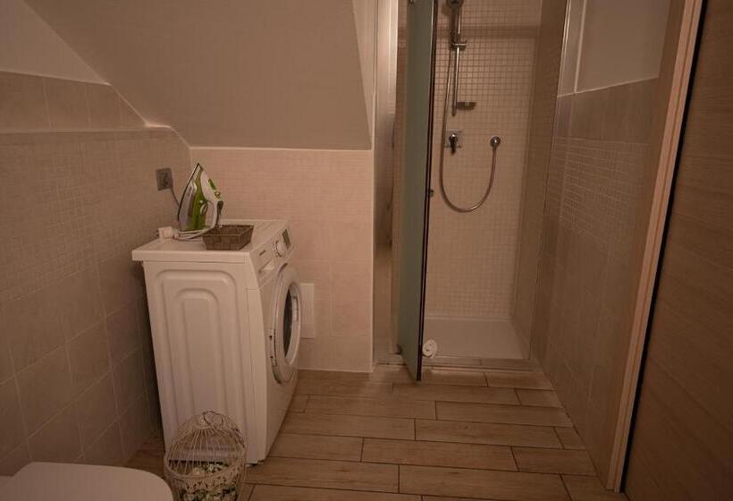 شقة غرفتين, Bellagio Village  4 Apartments By The Lake   Seasonal Warm Pool And Sauna