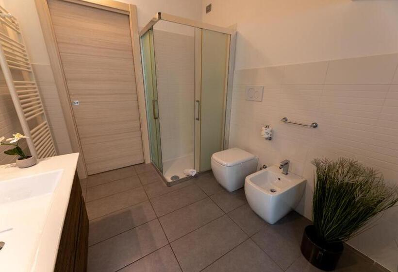 Апартаменты 2 Спальни, Bellagio Village  4 Apartments By The Lake   Seasonal Warm Pool And Sauna