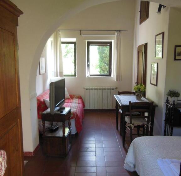 דירת חדר, La Fontaiola