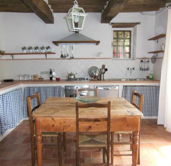 וילה עם חדר שינה אחד ובריכת שחיה, La Fontaiola