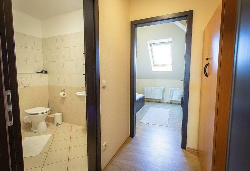 غرفة قياسية, Castrum Vendégház