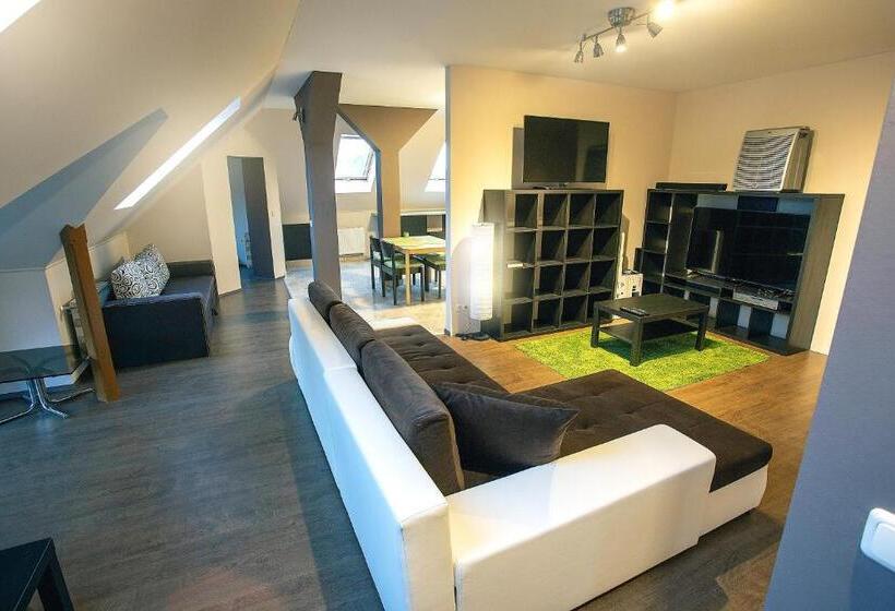 شقة غرفة واحدة, Castrum Vendégház