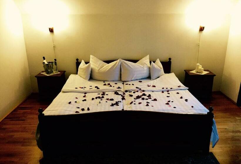 סוויטה, Zseri Vadászház