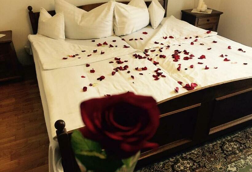 Люкс, Zseri Vadászház