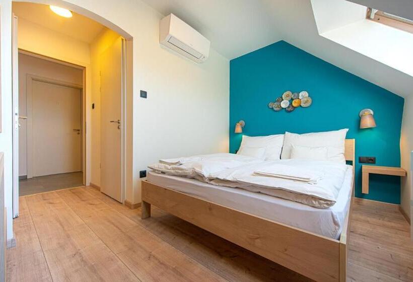 标准间, Katarina Birtok