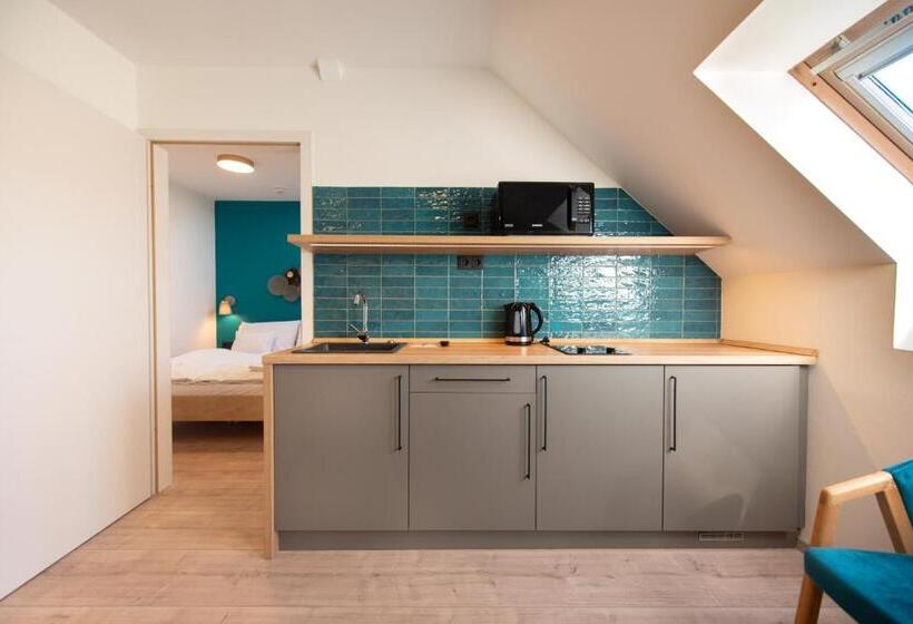 家庭间, Katarina Birtok