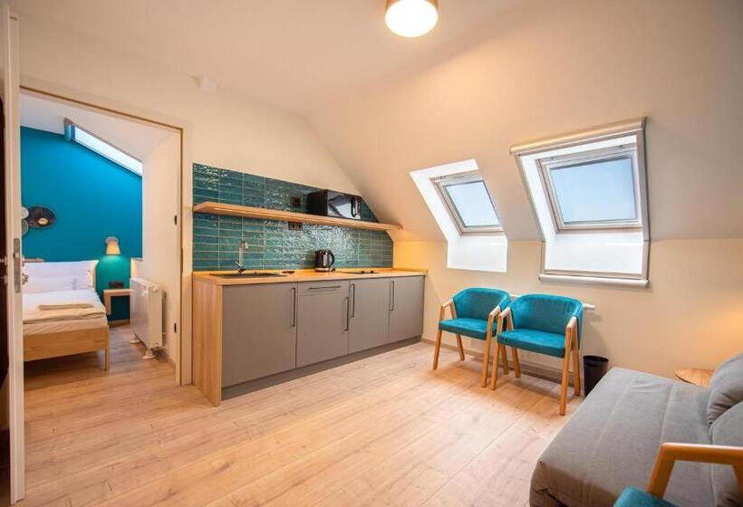 家庭间, Katarina Birtok