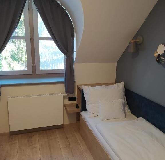 标准单人间, Katarina Birtok