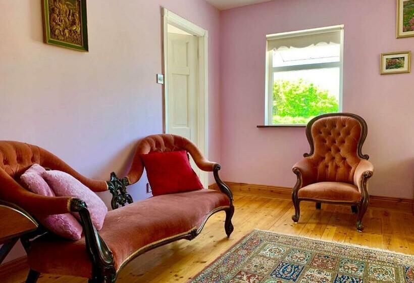 חדר סטנדרט, Victoria's House