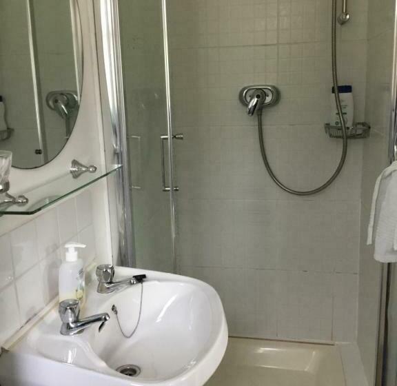 חדר משפחתי, Victoria's House