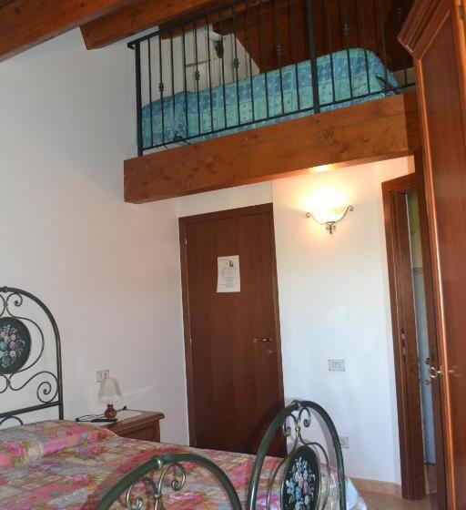 חדר לארבעה סטנדרטי עם נוף לגינה, Agriturismo Montorso