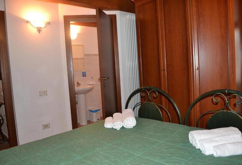 חדר לארבעה סטנדרטי עם נוף לגינה, Agriturismo Montorso