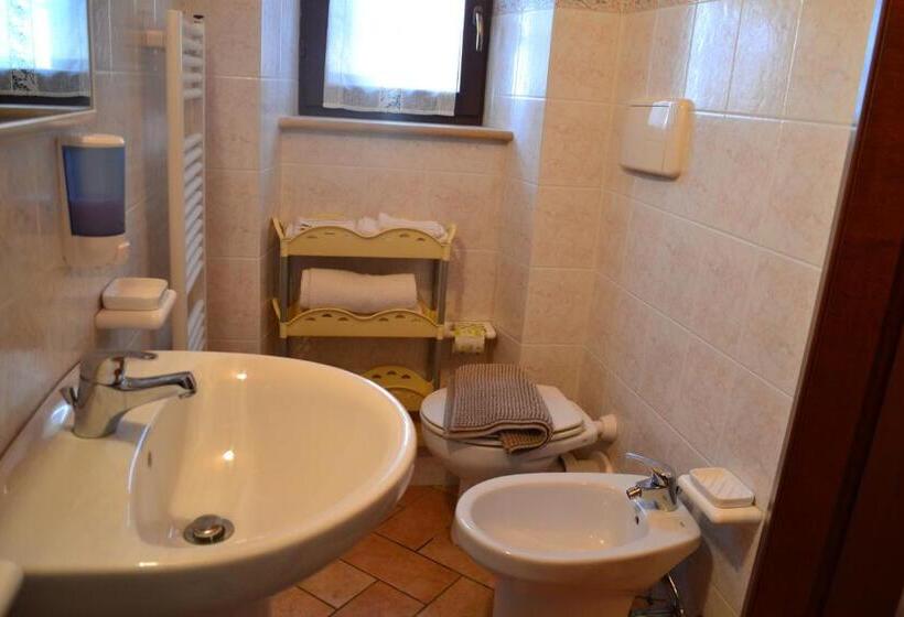 חדר לארבעה סטנדרטי עם נוף לגינה, Agriturismo Montorso