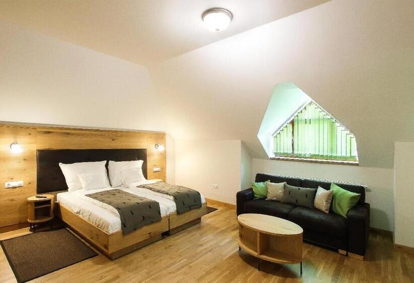 패밀리 룸, Hódoséri Vadászház