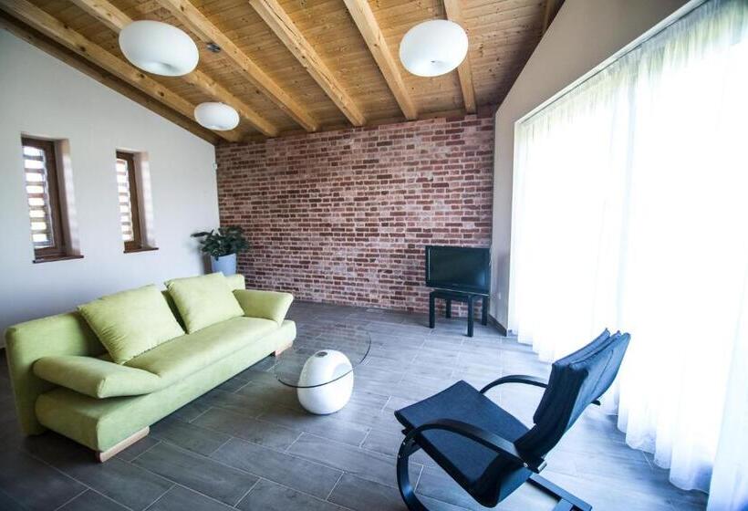 家庭间, öregtölgy Vendégház