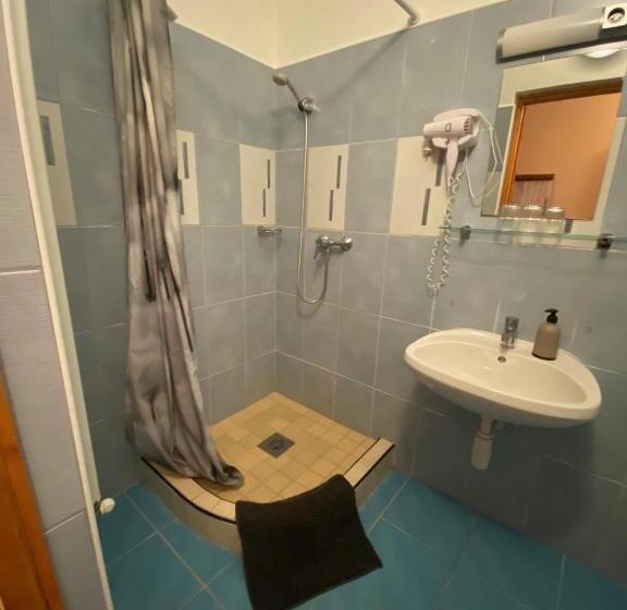 Номер Стандарт Трехместный, Verona Panzió