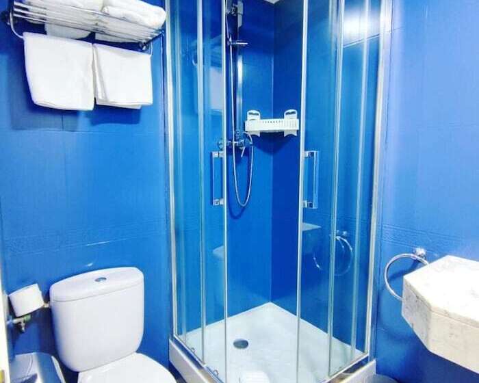 اتاق استاندارد سه نفره, YOMO Bcn Port