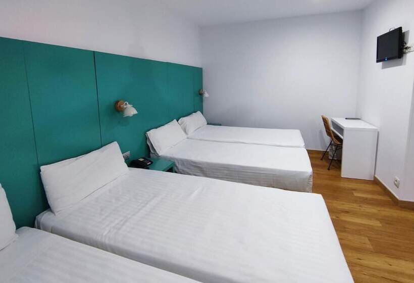 اتاق استاندارد چهار تخته, YOMO Bcn Port