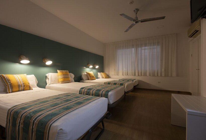 Habitación Cuádruple Estándar, YOMO Bcn Port