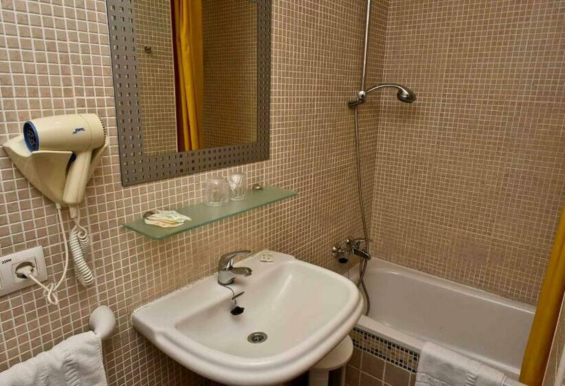 غرفة قياسية, Adsubia