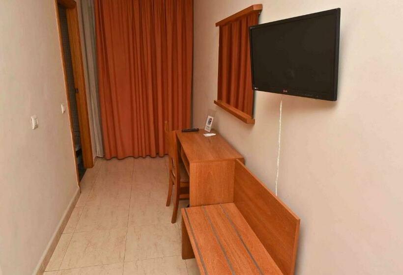 غرفة قياسية فردية, Adsubia