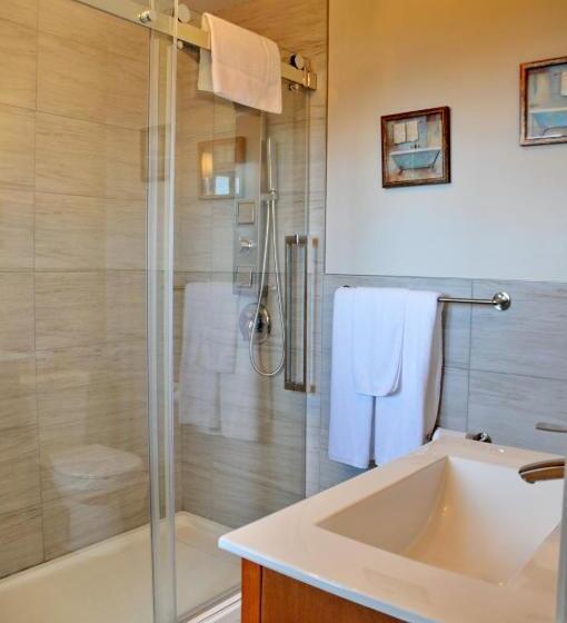 غرفة قياسية مطلّة علي النهر, Auberge Des Falaises