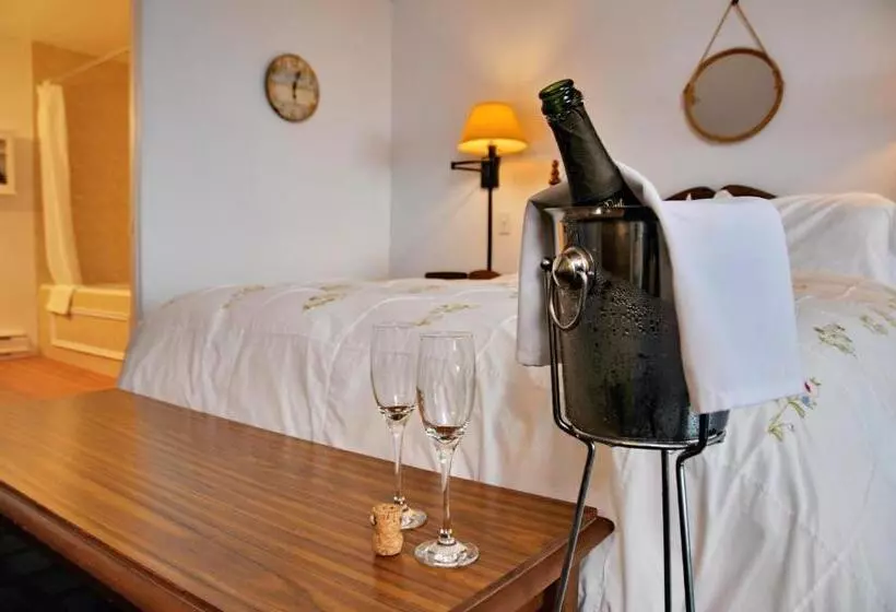 اتاق لوکس, Auberge Des Falaises